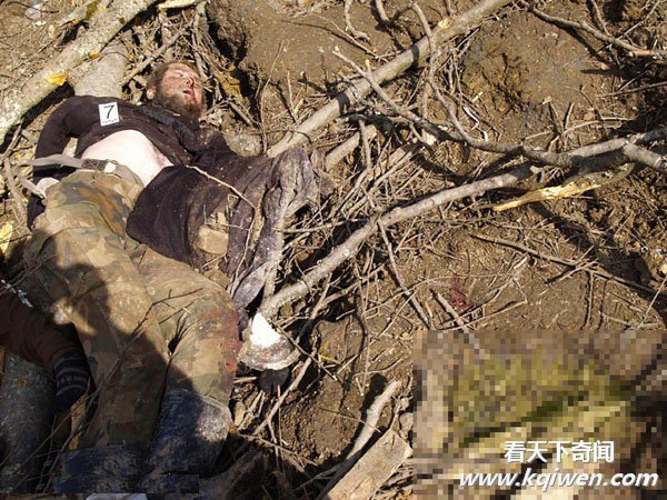 俄军投4吨弹药炸毁恐怖分子兵工厂 尸体残体满地(直击组图57P)